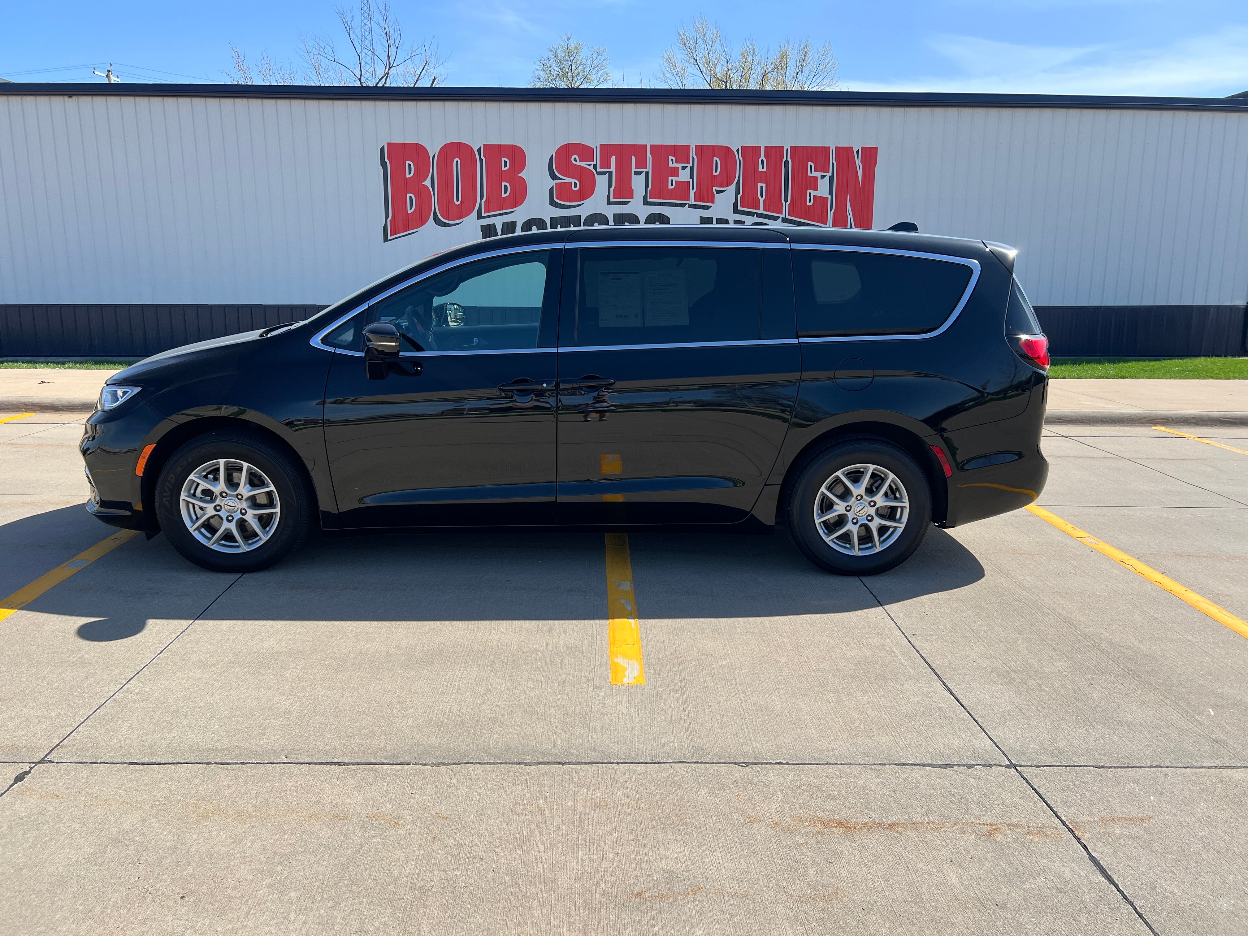 2025 Chrysler Pacifica Select