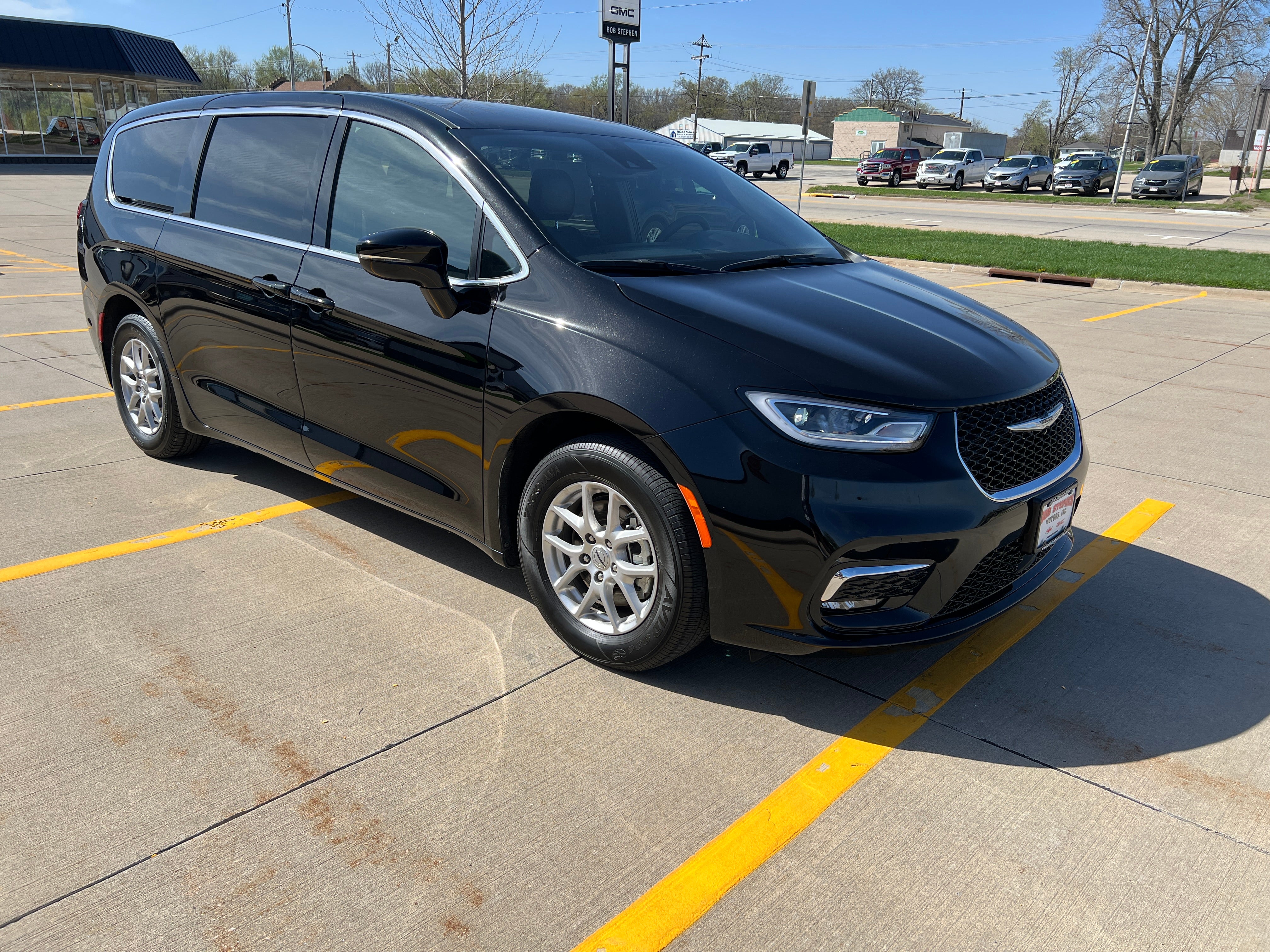 2025 Chrysler Pacifica Select