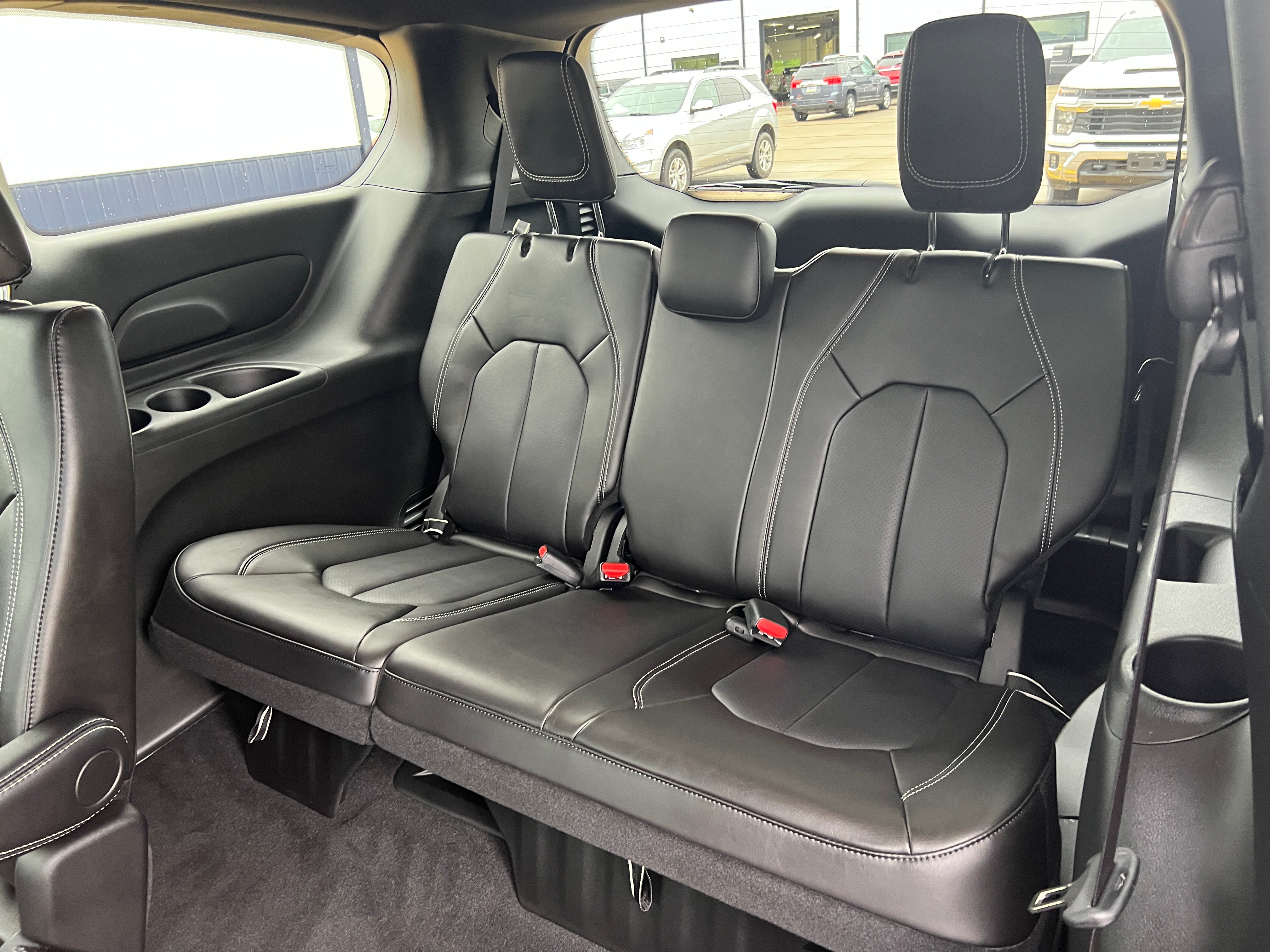 2026 Chrysler Pacifica Select - Photo 12