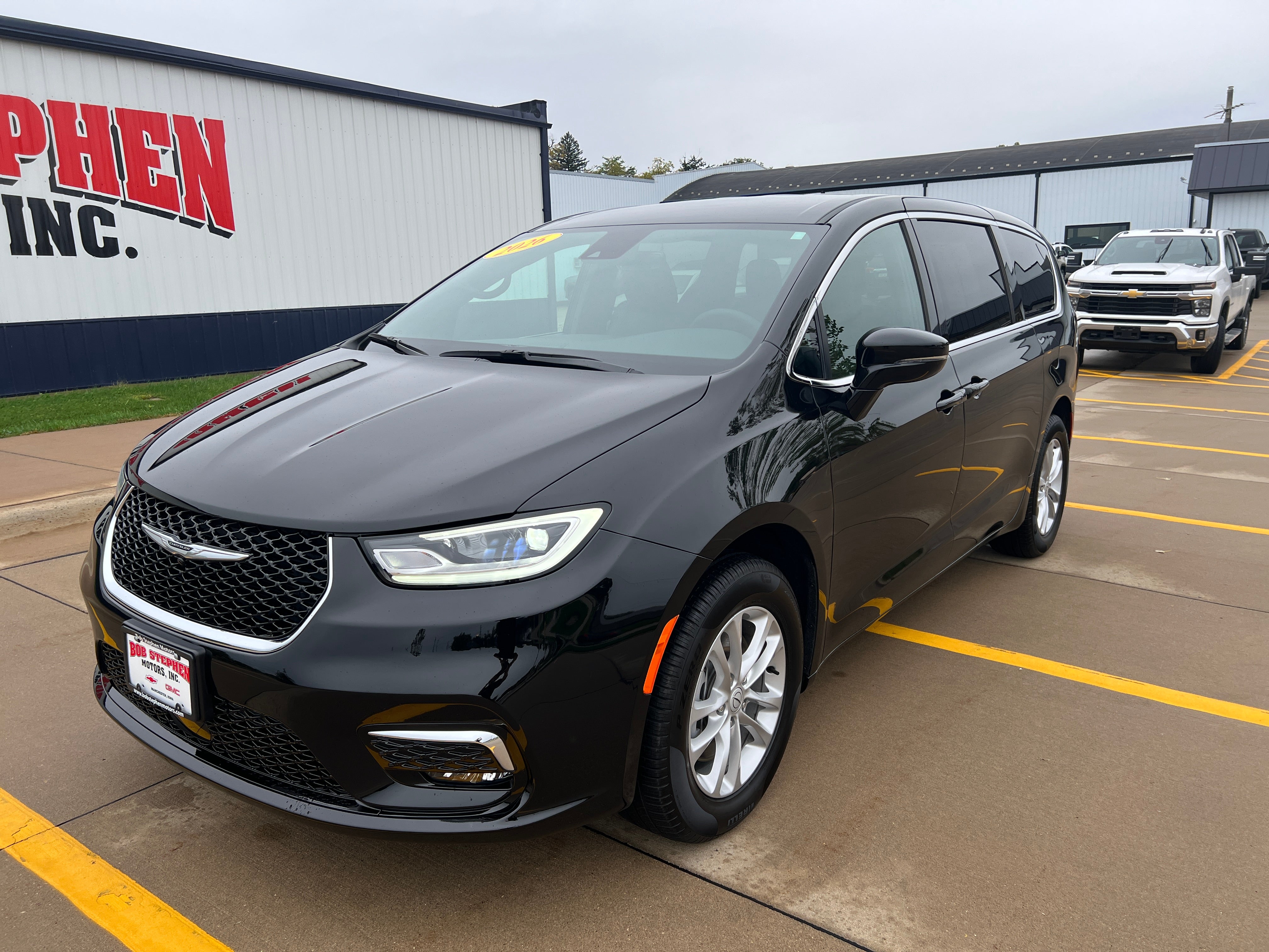 2026 Chrysler Pacifica Select