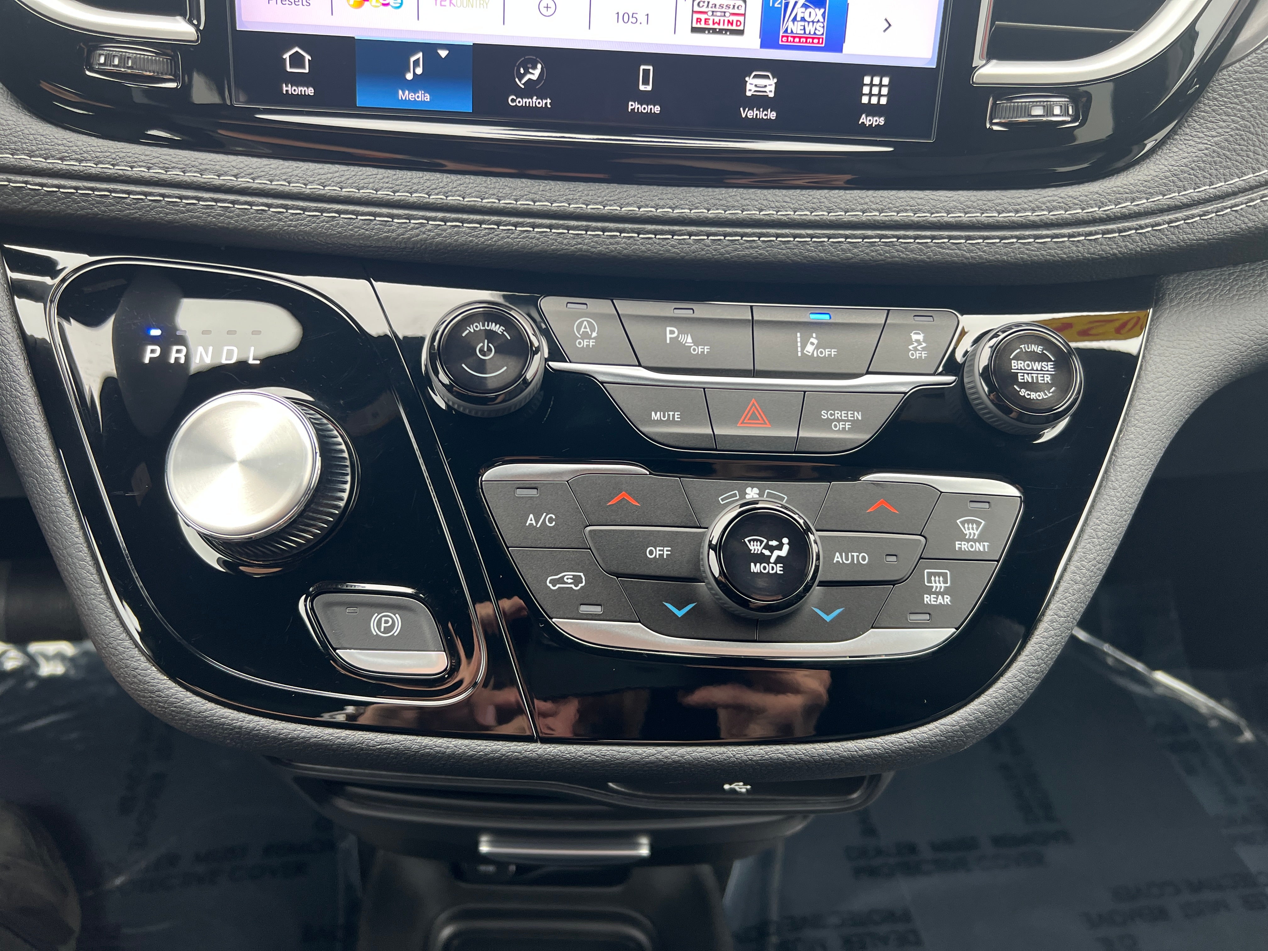 2026 Chrysler Pacifica Select