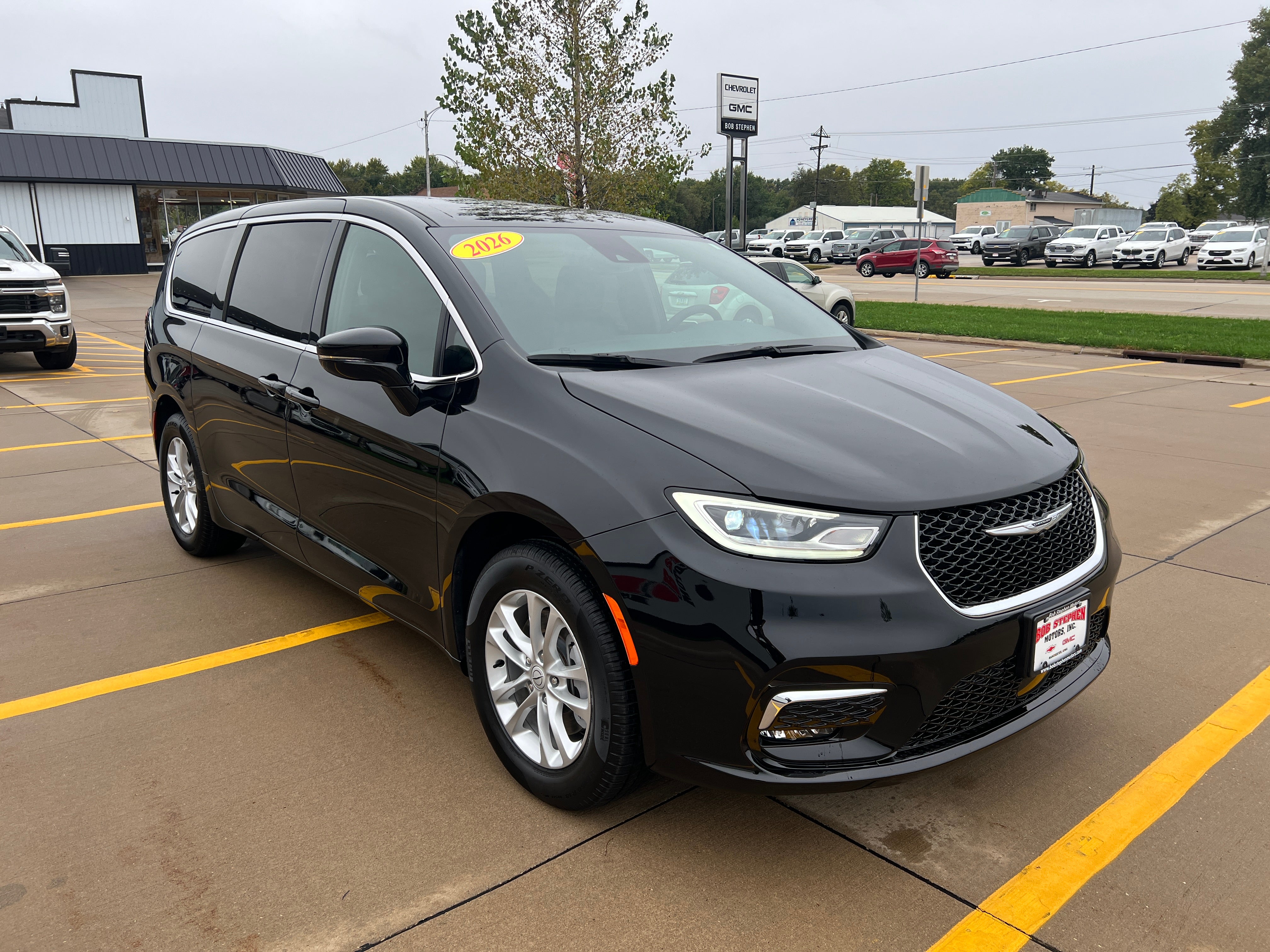 2026 Chrysler Pacifica Select - Photo 4