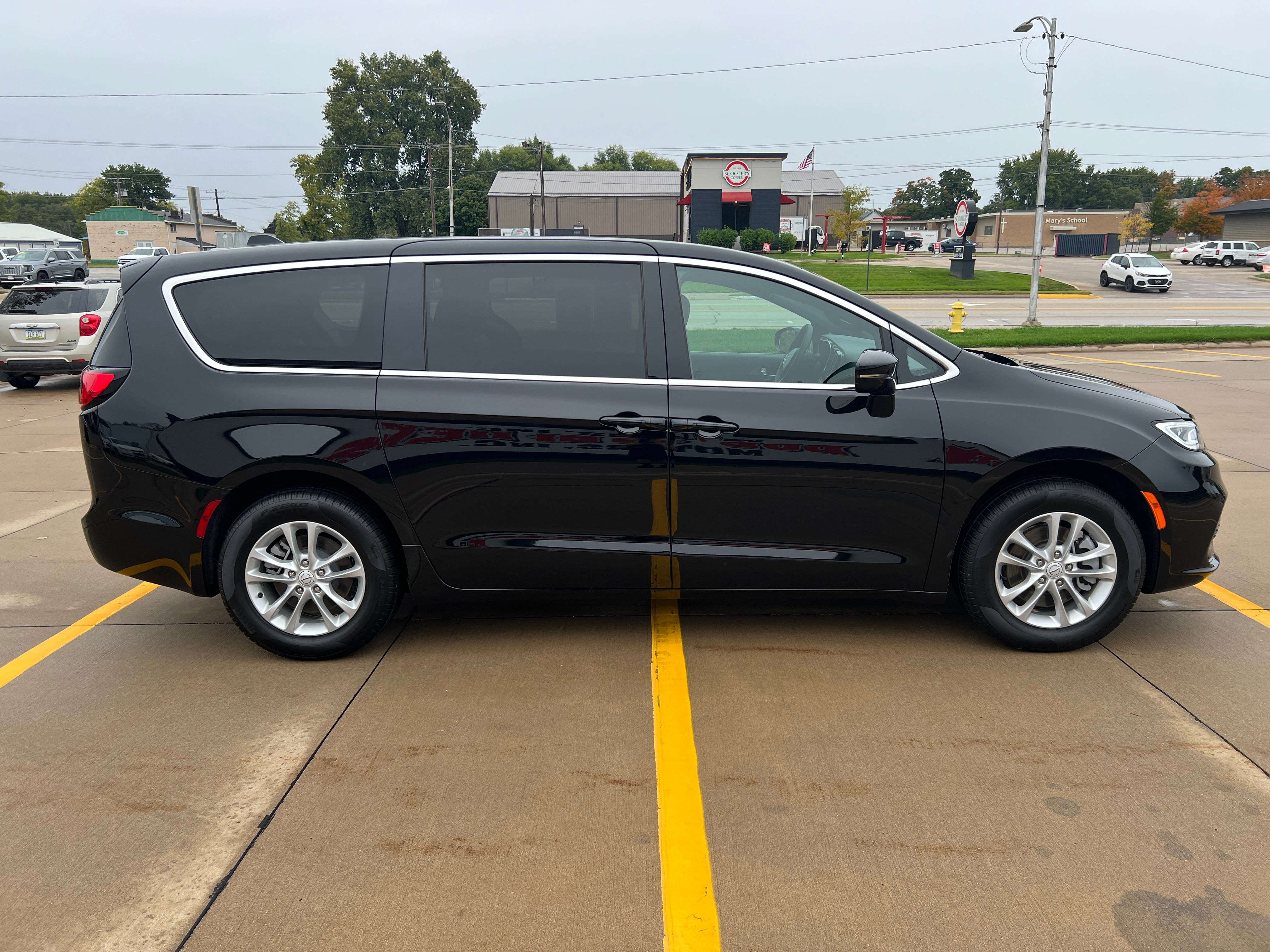 2026 Chrysler Pacifica Select