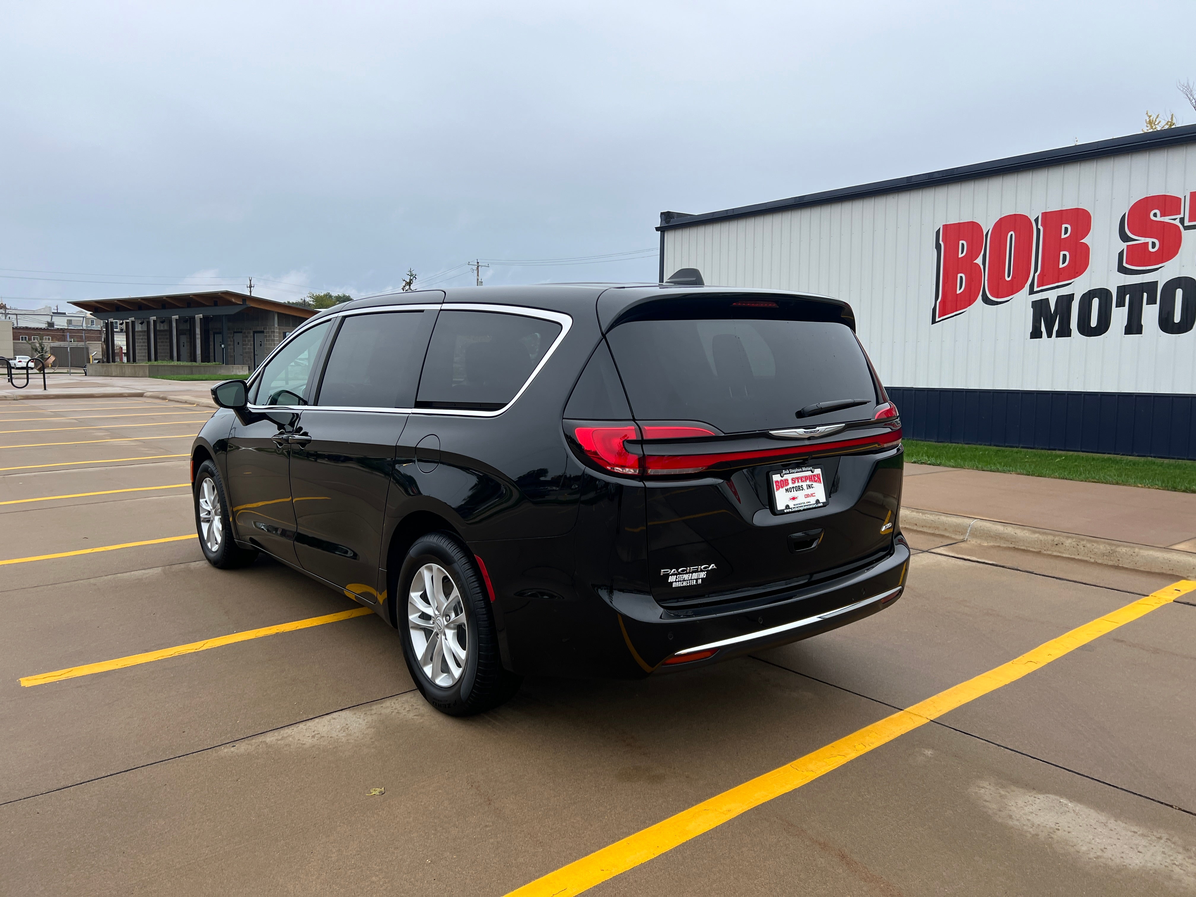 2026 Chrysler Pacifica Select