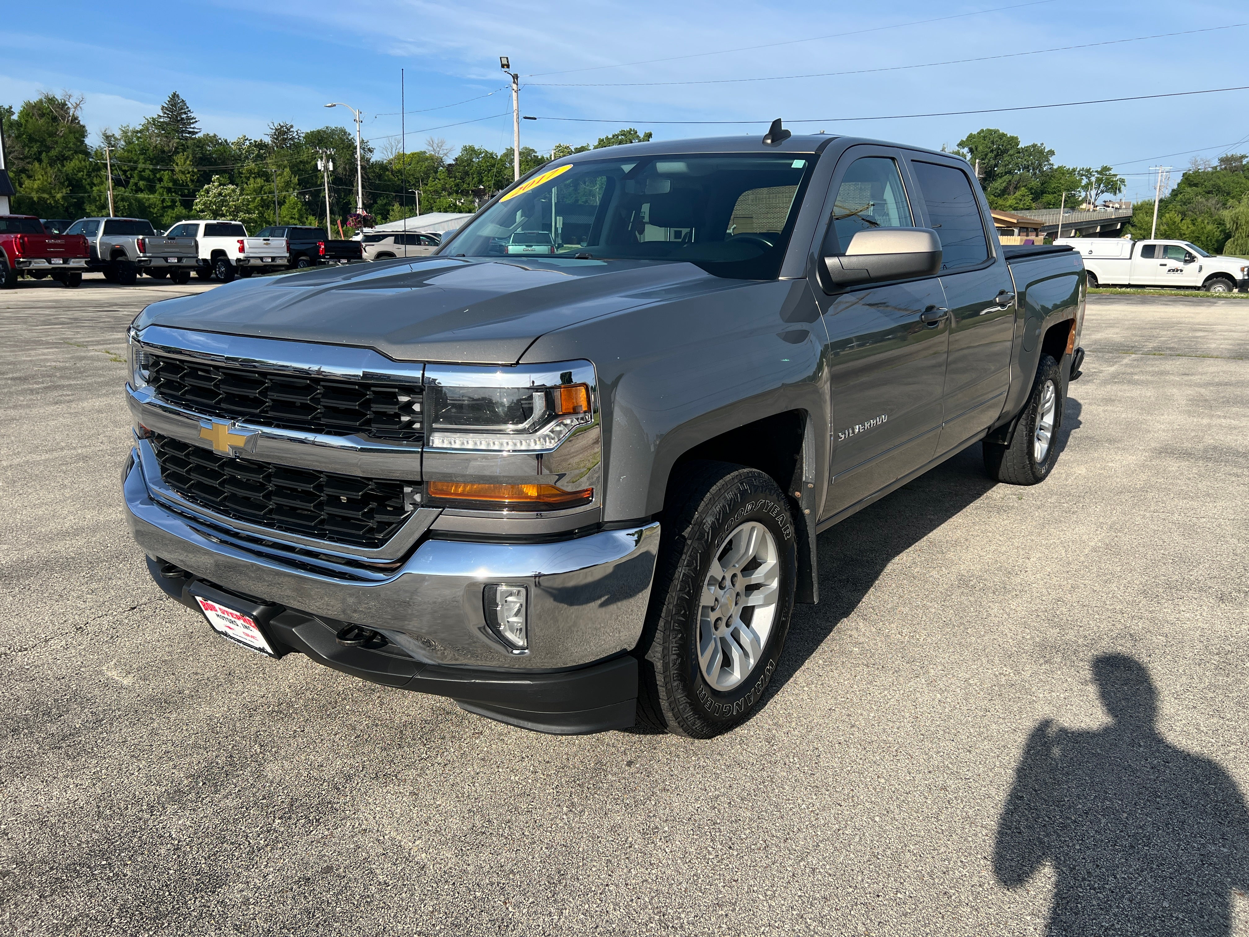 Used 2017 Chevrolet Silverado 1500 LT with VIN 3GCUKREC7HG234064 for sale in Manchester, IA